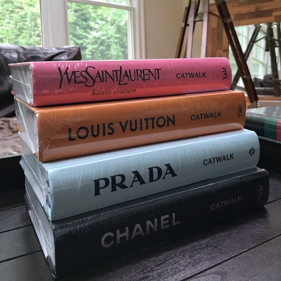"CATWALK" Books: CHANEL*YSL*Louis Vuitton *DIOR~ - Picture 8 of 9